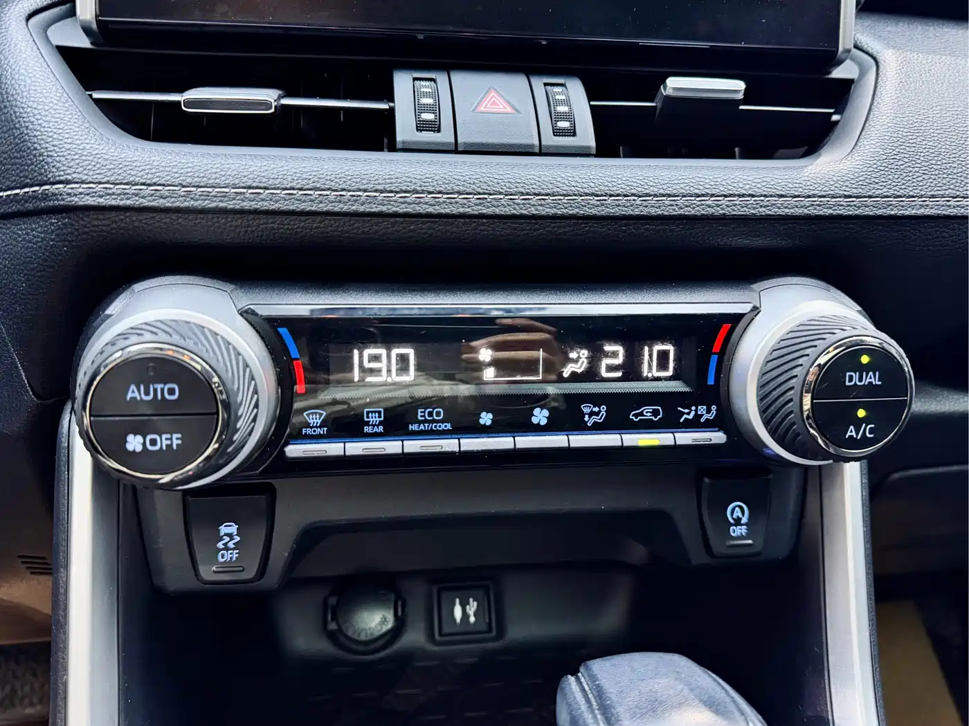 Toyota Wildlander 2022 2.0L CVT FWD Luxury PLUS Edition фото 15