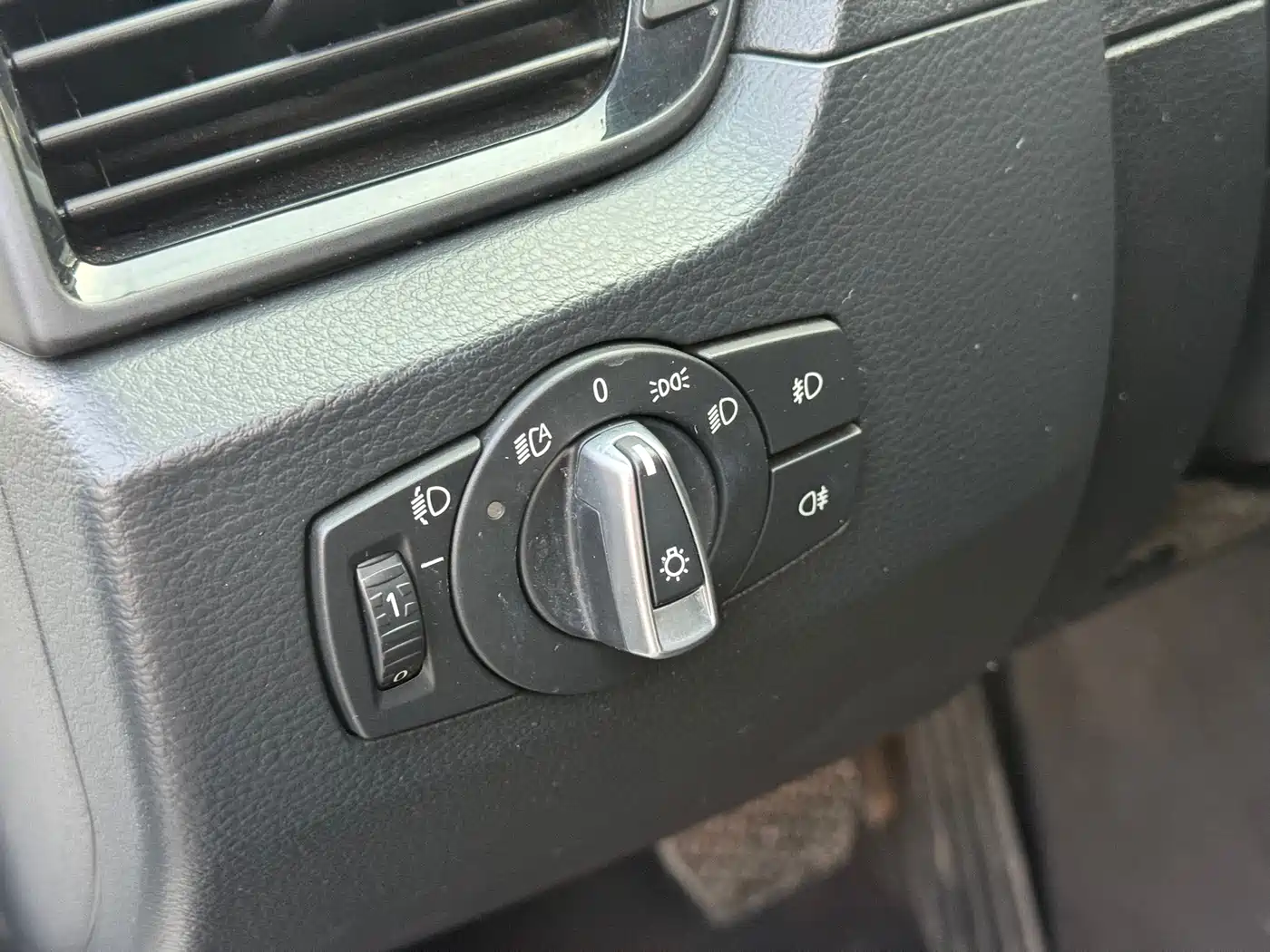 BMW X1 2015 Model sDrive18i Fashion Advanced Edition фото 16