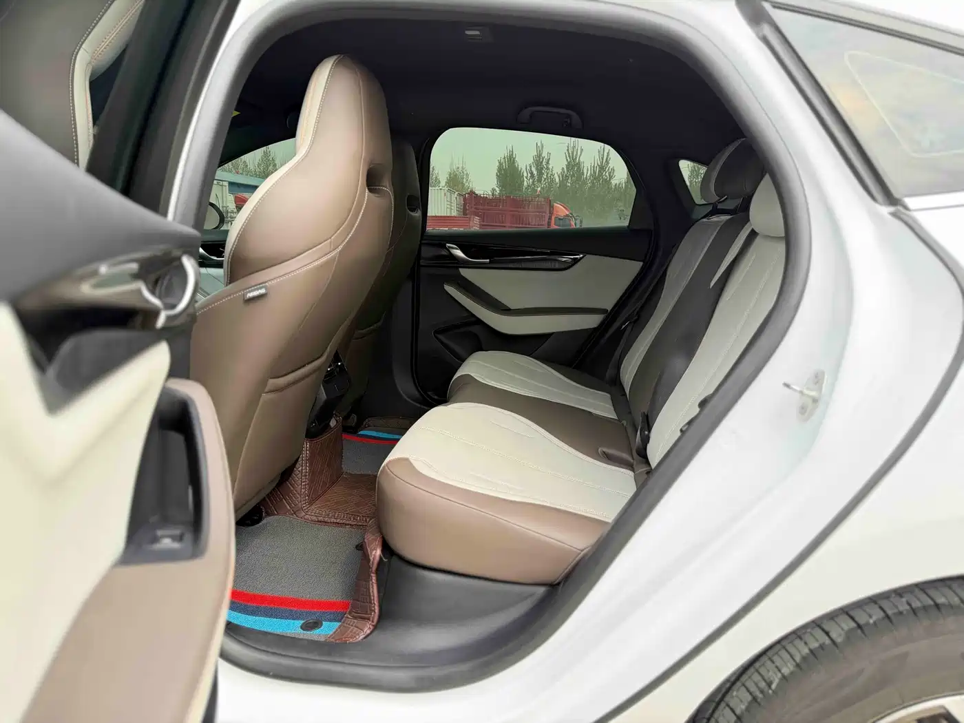 BYD Qin PLUS 2024 Glory Edition DM-i 55KM Leading фото 8