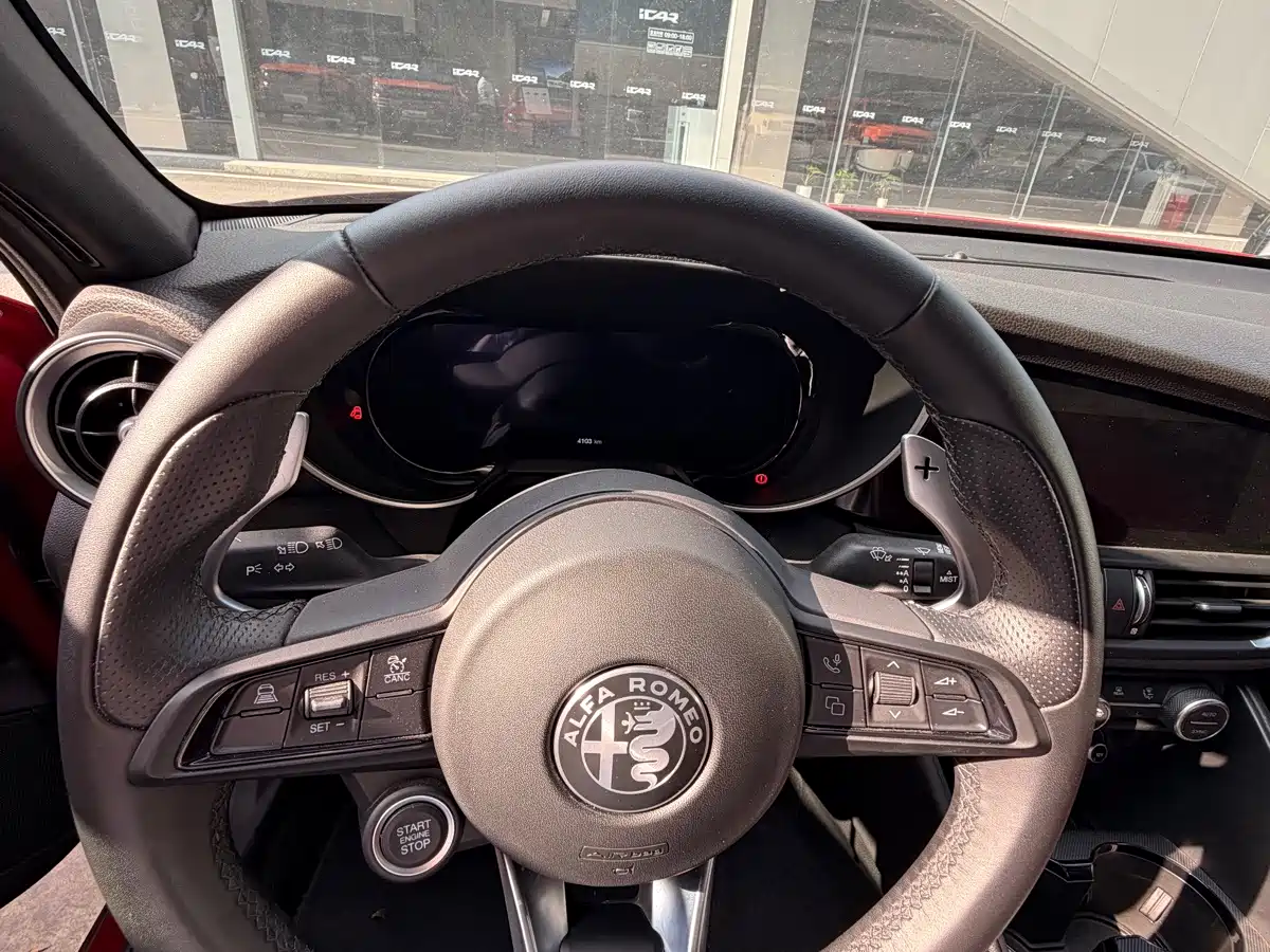 Alfa Romeo Giulia 2025 2023 2.0T 280HP Track Edition