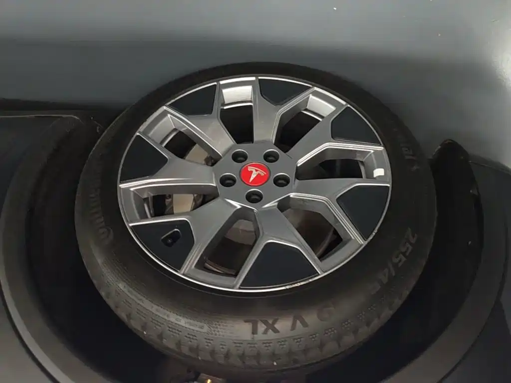 Tesla Model Y L 2025 2025 Facelift Long Range AWD