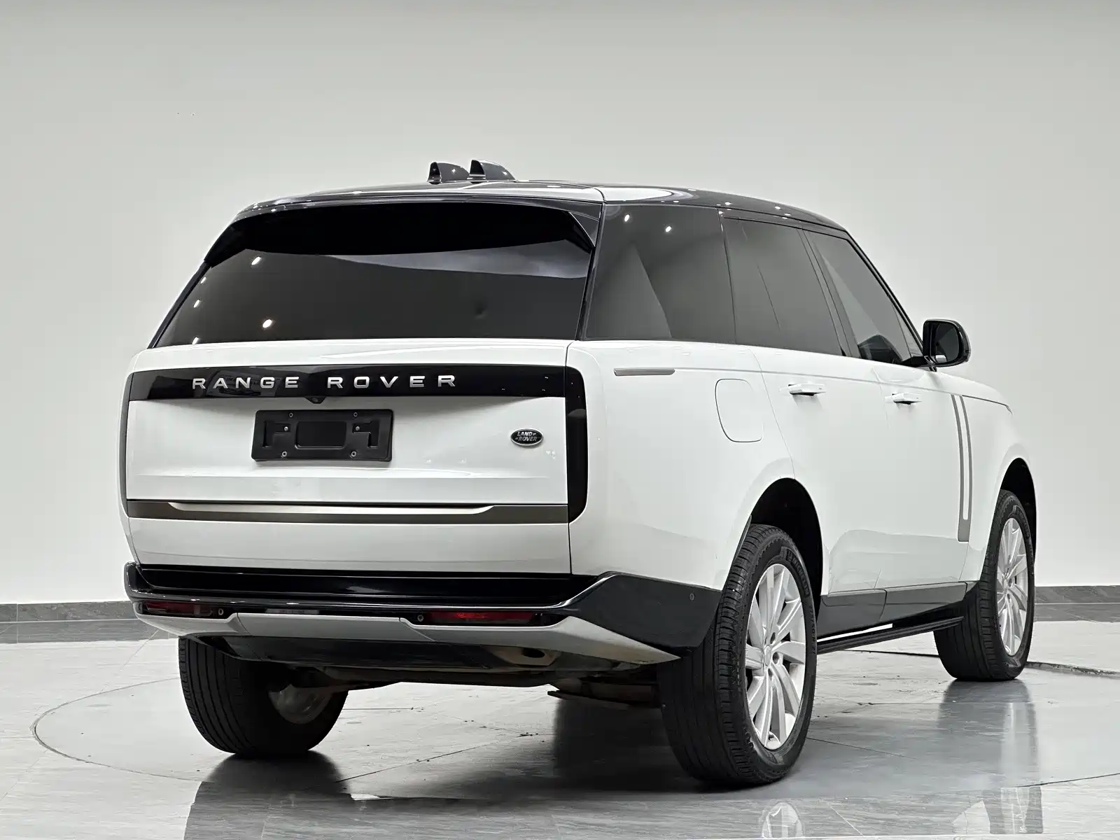 Photo 8 - Land Rover Range Rover