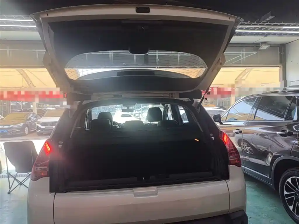 Peugeot 3008 2015 2.0L Manual Classic Edition фото 19