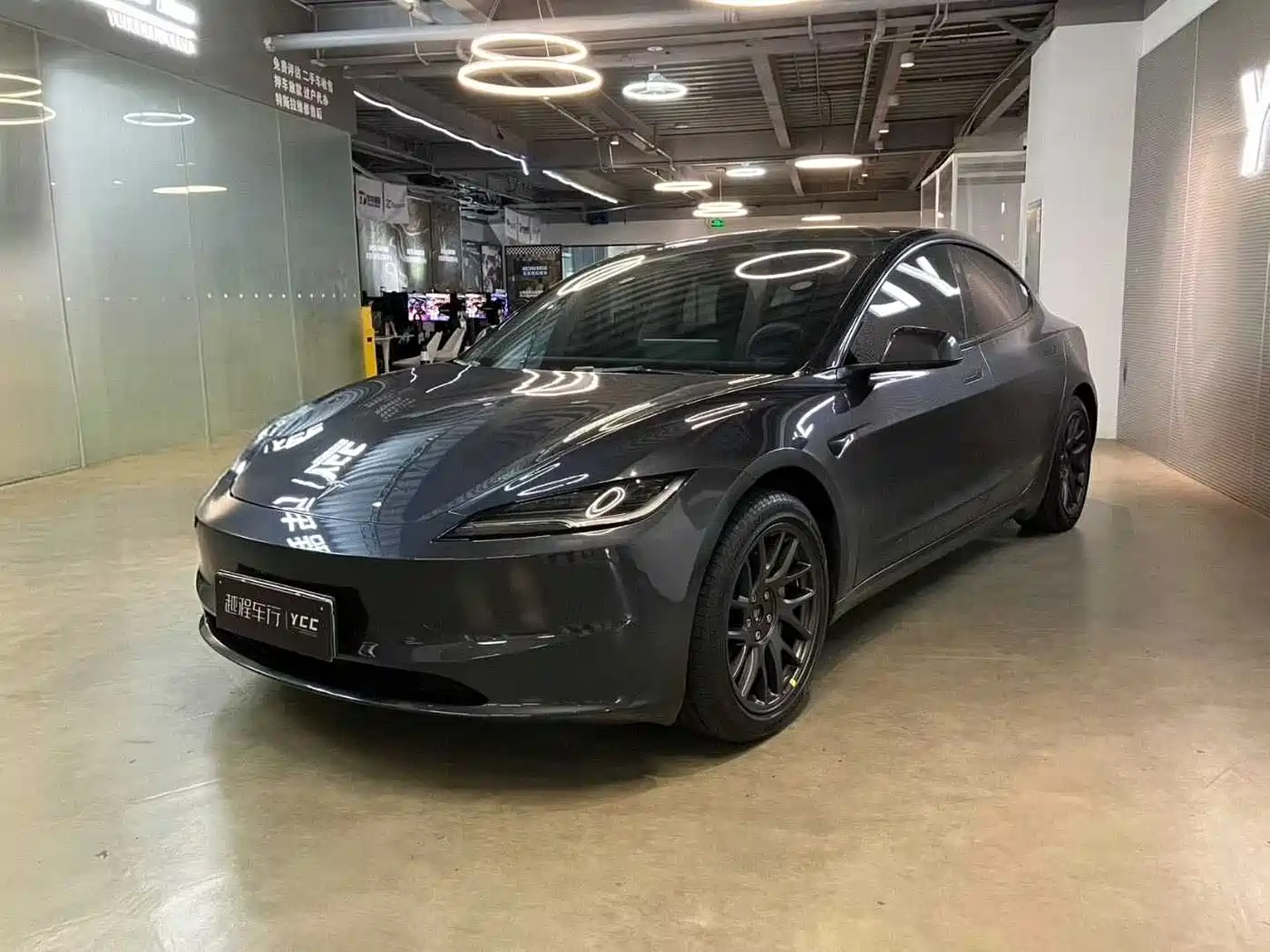 TESLA MODEL 3