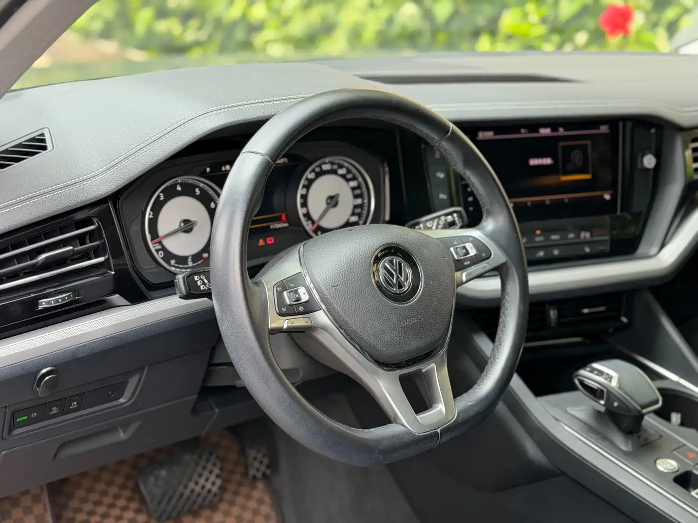 Volkswagen Touareg 2019 2.0TSI Pilot Edition China VI фото 4