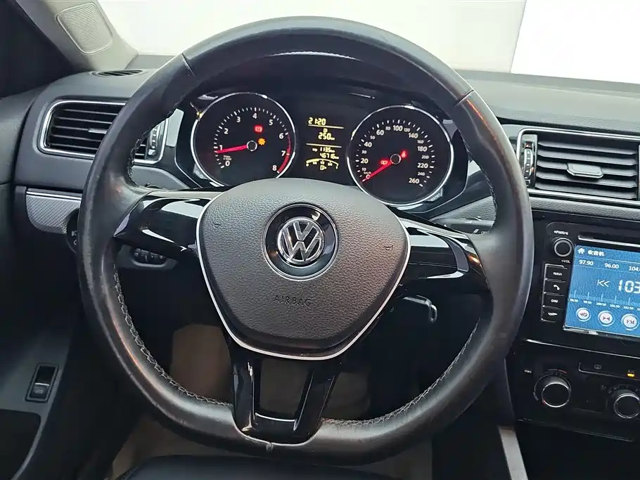 Volkswagen Sagitar 2015 1.6L Manual Comfort фото 15