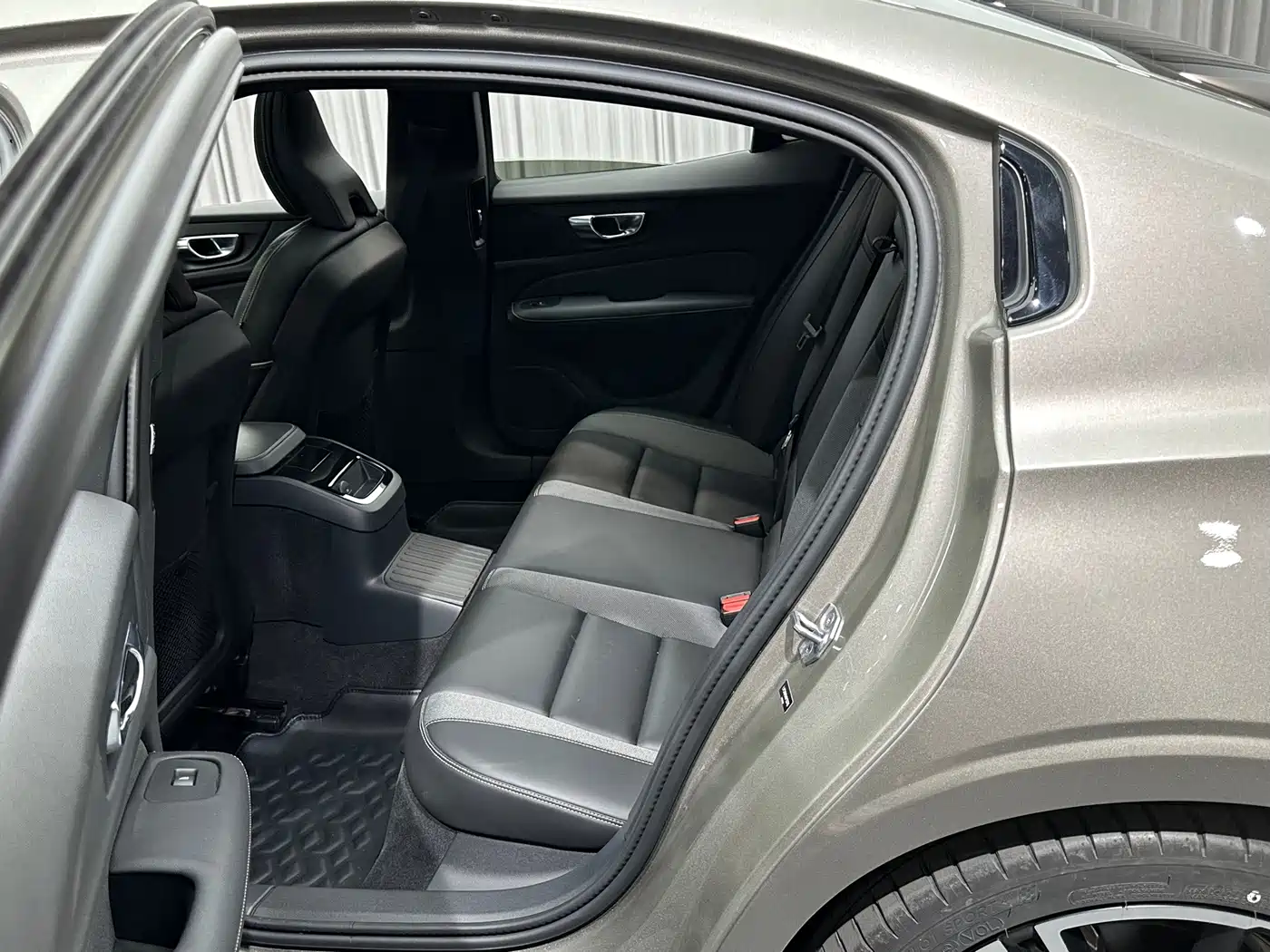 Volvo S60 Plug-in Hybrid 2021 2021 T8 Twin Engine AWD R-Design Sport Edition