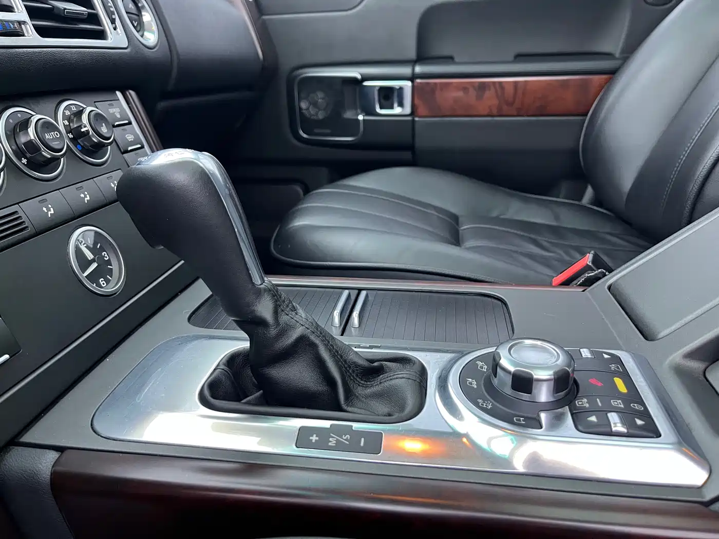 Land Rover Range Rover 2012 5.0 NA V8 фото 8