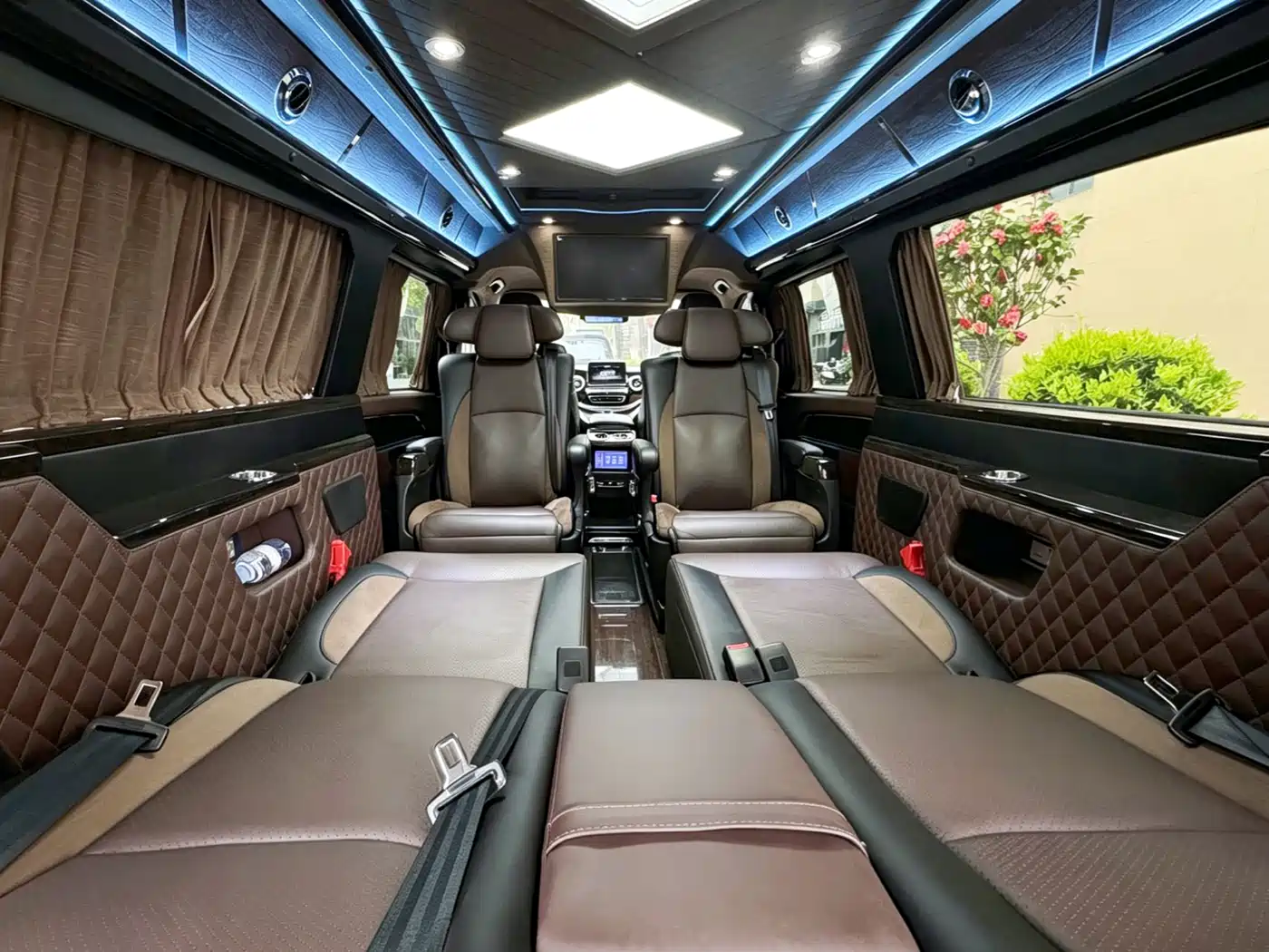 Mercedes-Benz V-Class 2018 V 260 L Premium Long Wheelbase Edition China VI фото 10