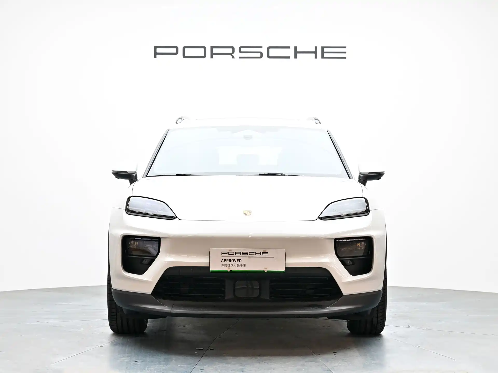 Фото 2 - Porsche Macan EV