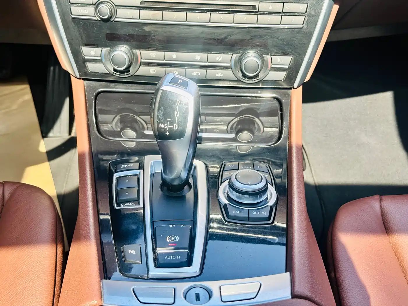 BMW 5 Series GT 2010 535i Leading Model фото 29