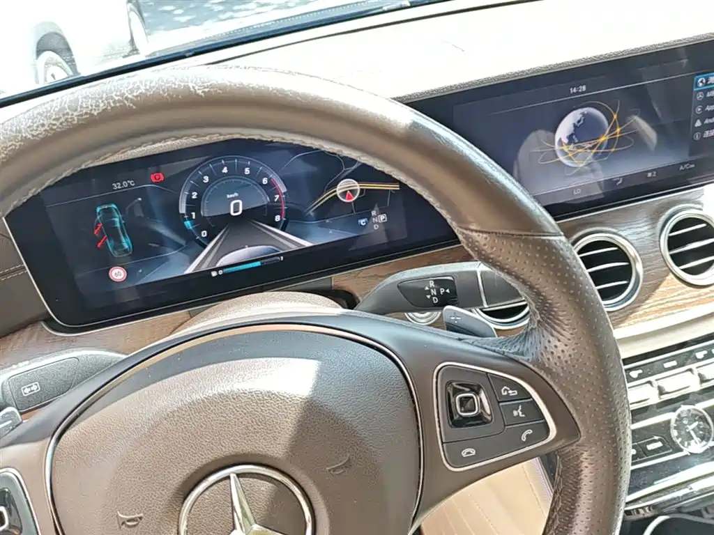 Mercedes-Benz E-Class 2016 E 300 L Fashion Type фото 14