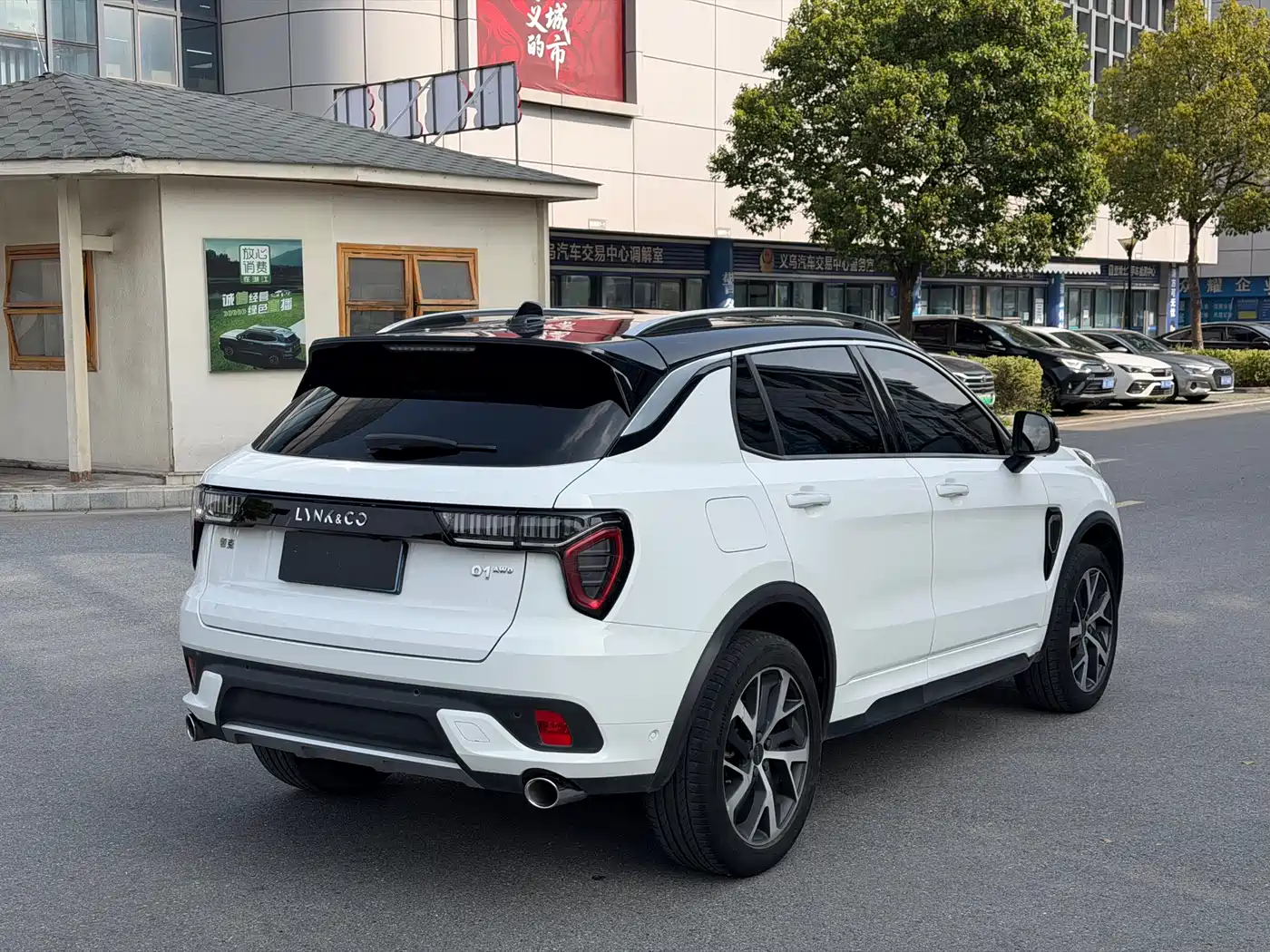 Lynk & Co 01 2017 2.0T AWD Pro фото 9