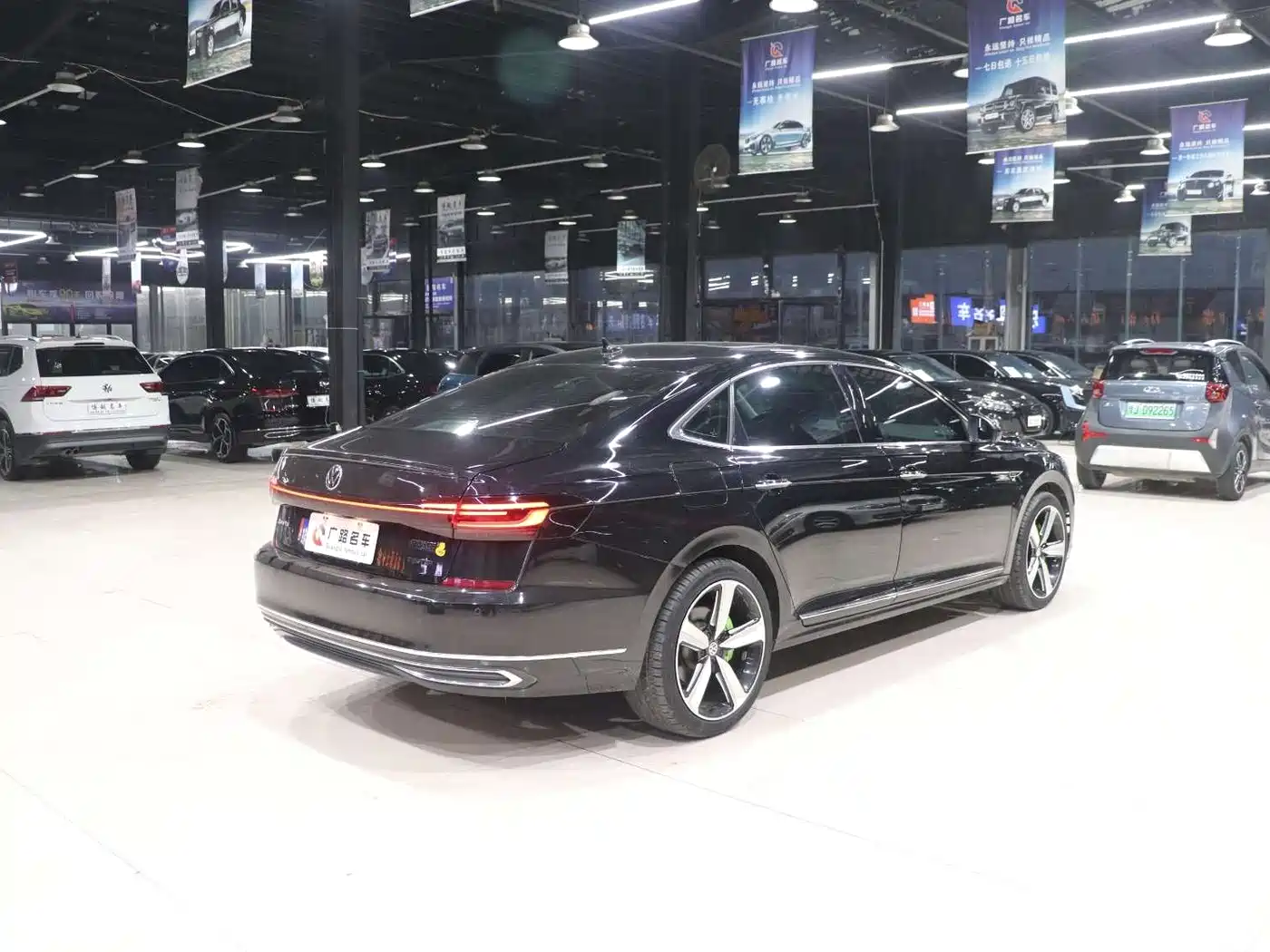 Volkswagen Passat 2023 330TSI Elite Edition фото 6