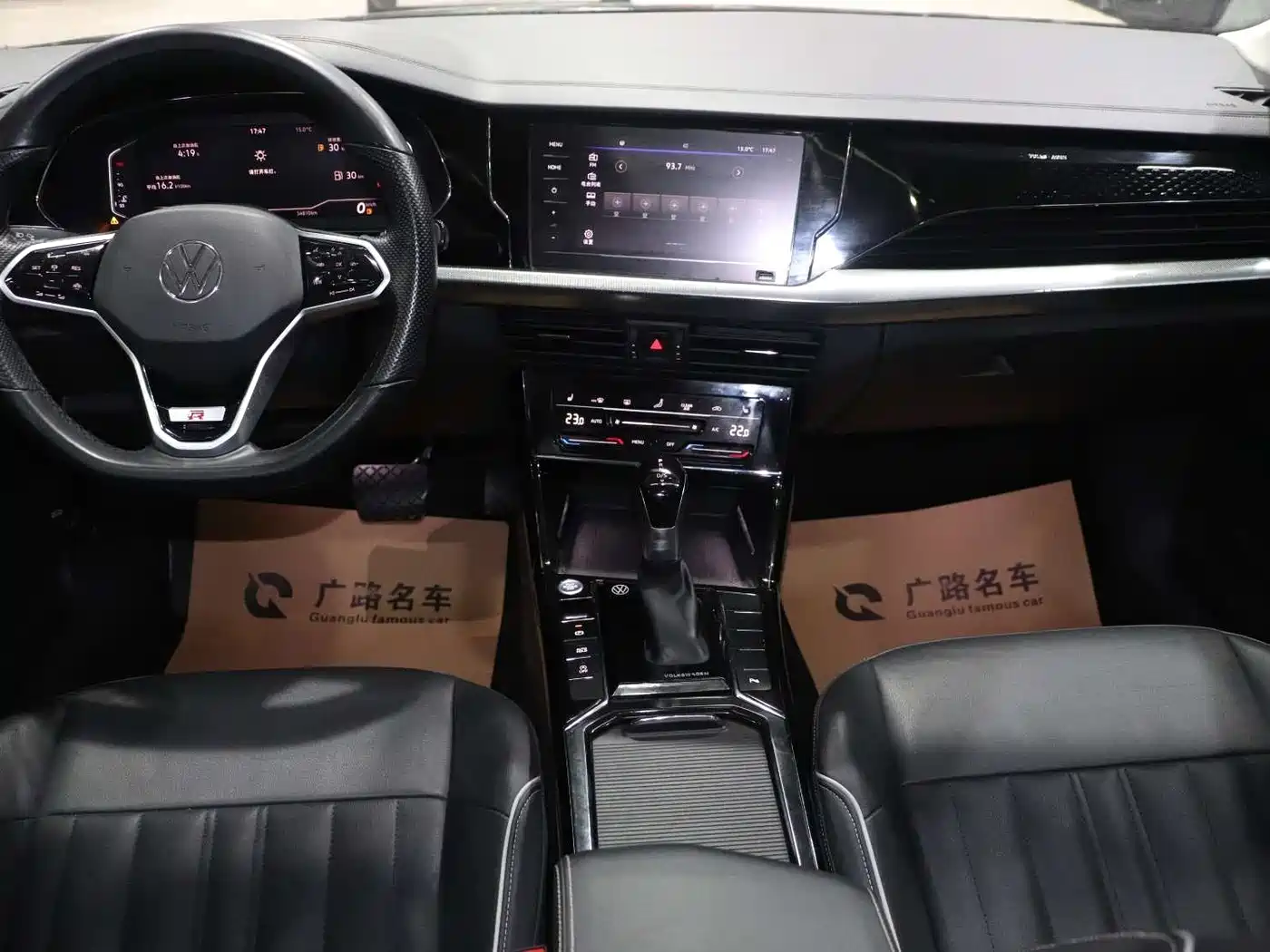 Volkswagen Passat 2023 330TSI Elite Edition фото 10