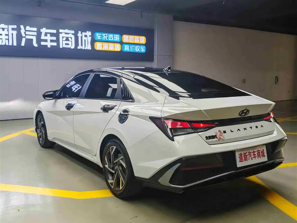 Hyundai Elantra 2023 1.5L CVT GLX Elite Edition фото 9