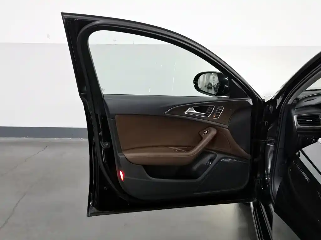 Фото 8 - Audi A6L