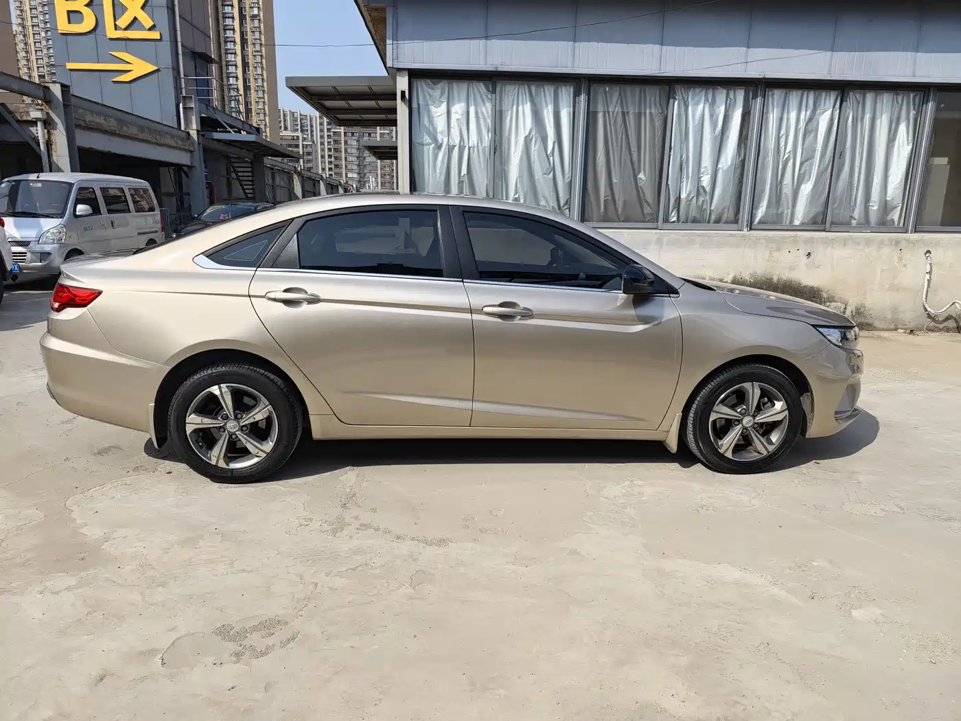 Фото 11 - Geely Emgrand GL