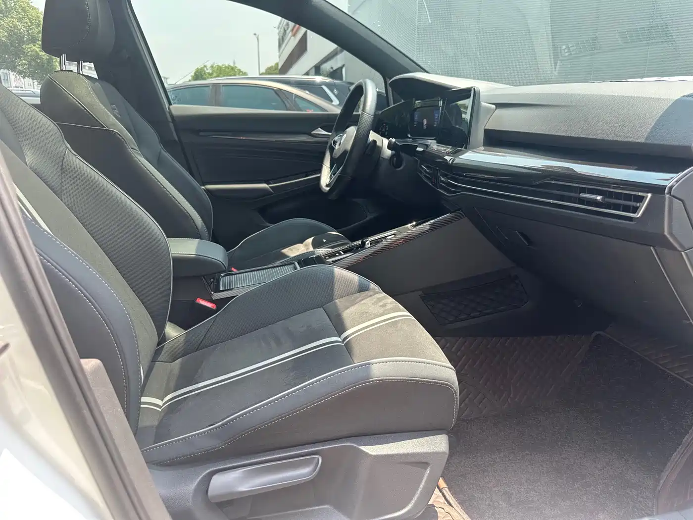Volkswagen Golf 2023 Facelift 280TSI DSG R-Line Lite фото 8