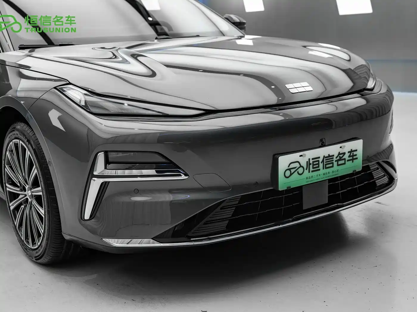 Geely Galaxy Galaxy Xingyao 8 2025 Model 130km EM-i Flagship Edition фото 9
