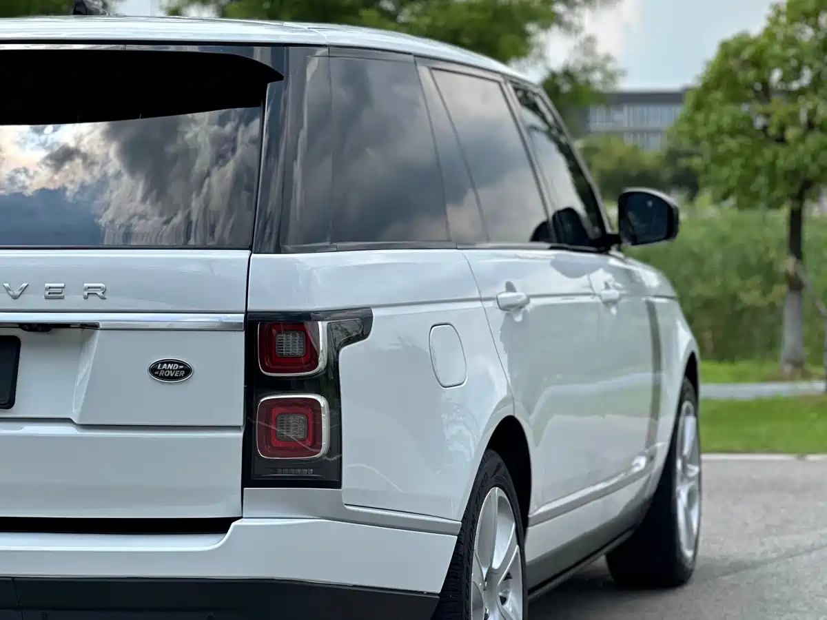 Photo 8 - Land Rover Range Rover