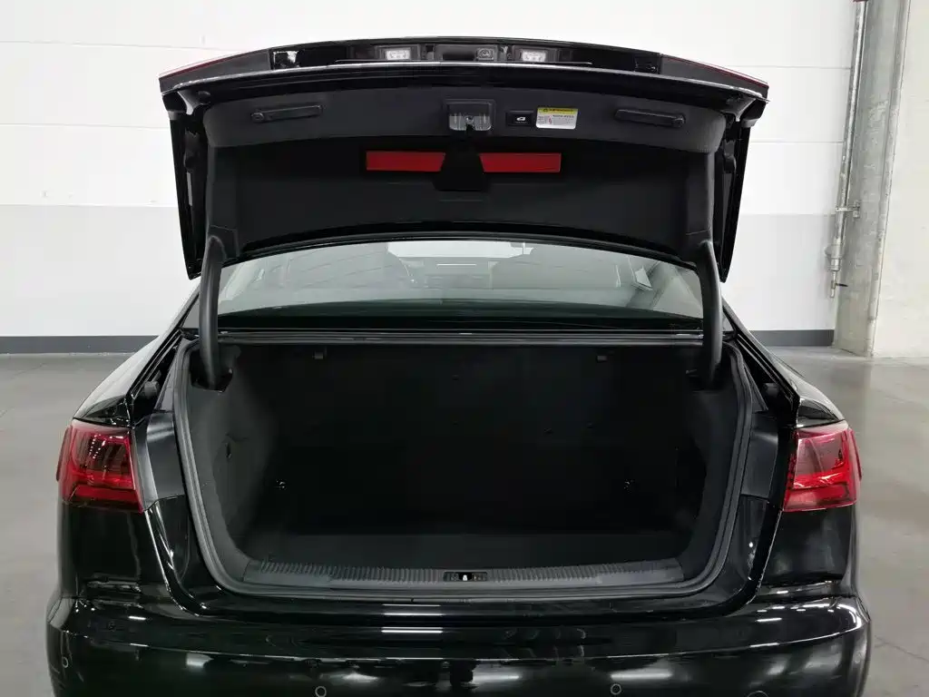 Фото 16 - Audi A6L