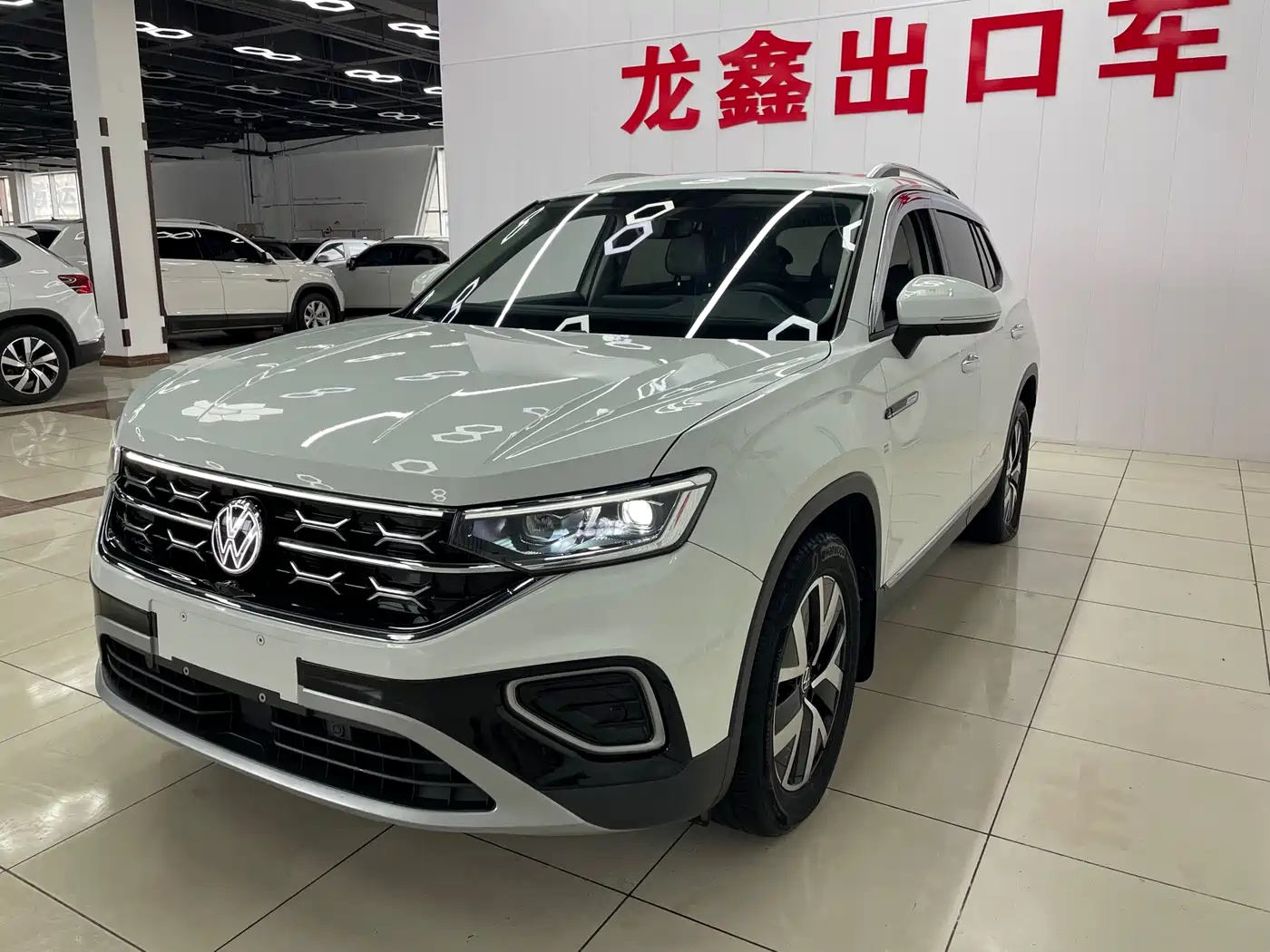 Volkswagen Tayron 2023 280TSI 2WD Luxury Plus Advanced Edition фото 2