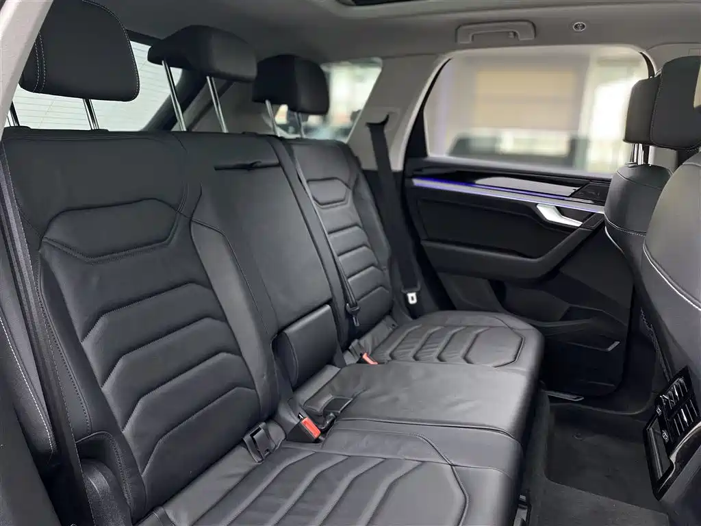 Volkswagen Touareg 2022 3.0TSI Rui Xiang Edition Gloss Black Sport Package фото 13