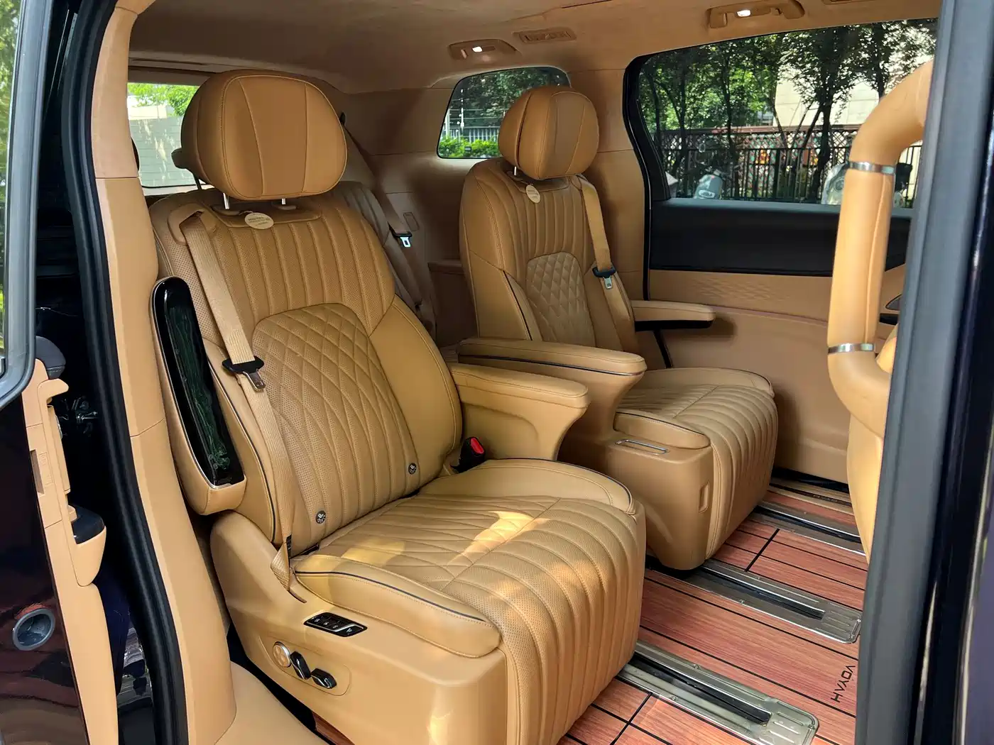 Voyah Auto Voyah Dreamer 2024 PHEV Extended Range Flagship Edition фото 20