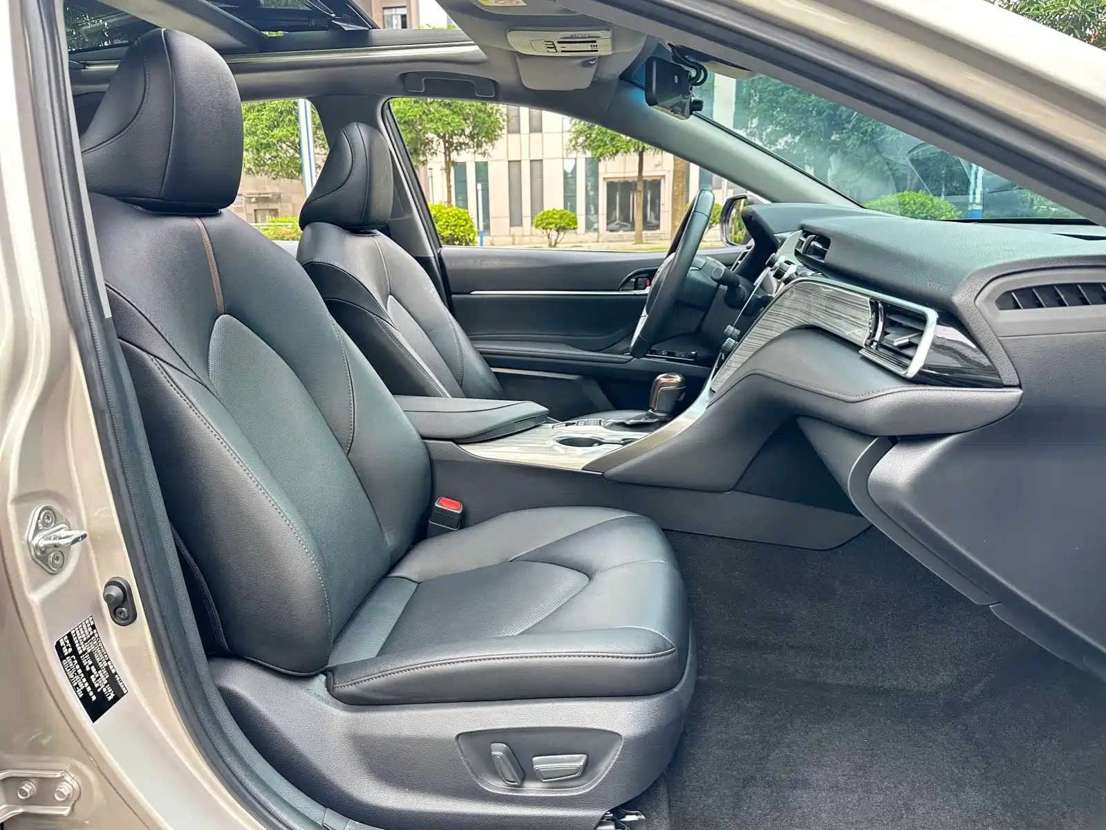 Фото 23 - Toyota Camry