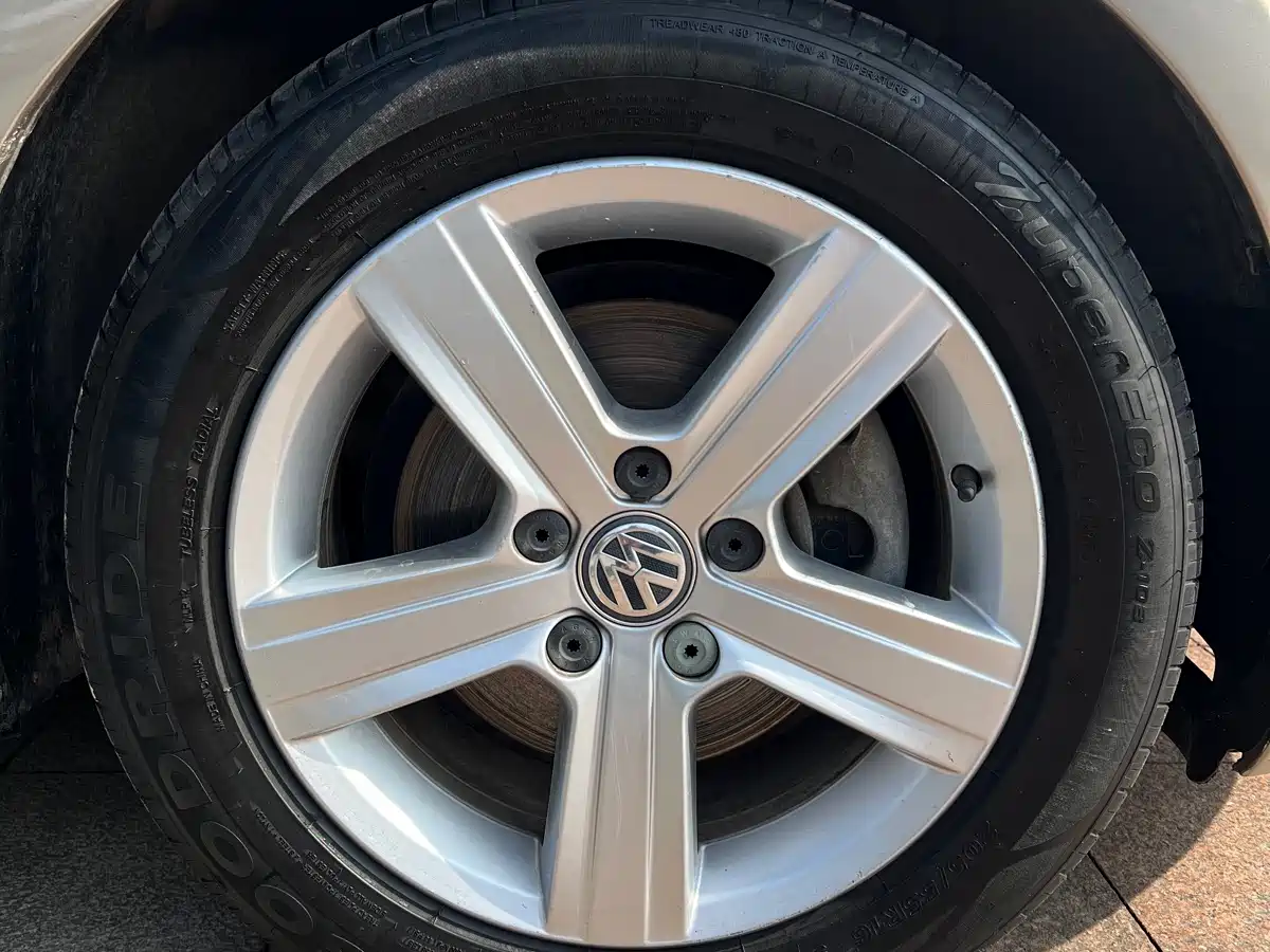 Volkswagen Golf 2015 1.6L Automatic Fashion фото 4