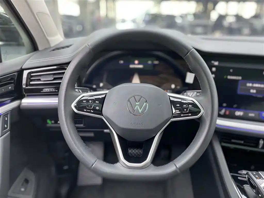 Volkswagen Touareg 2022 3.0TSI Rui Xiang Edition Gloss Black Sport Package фото 6