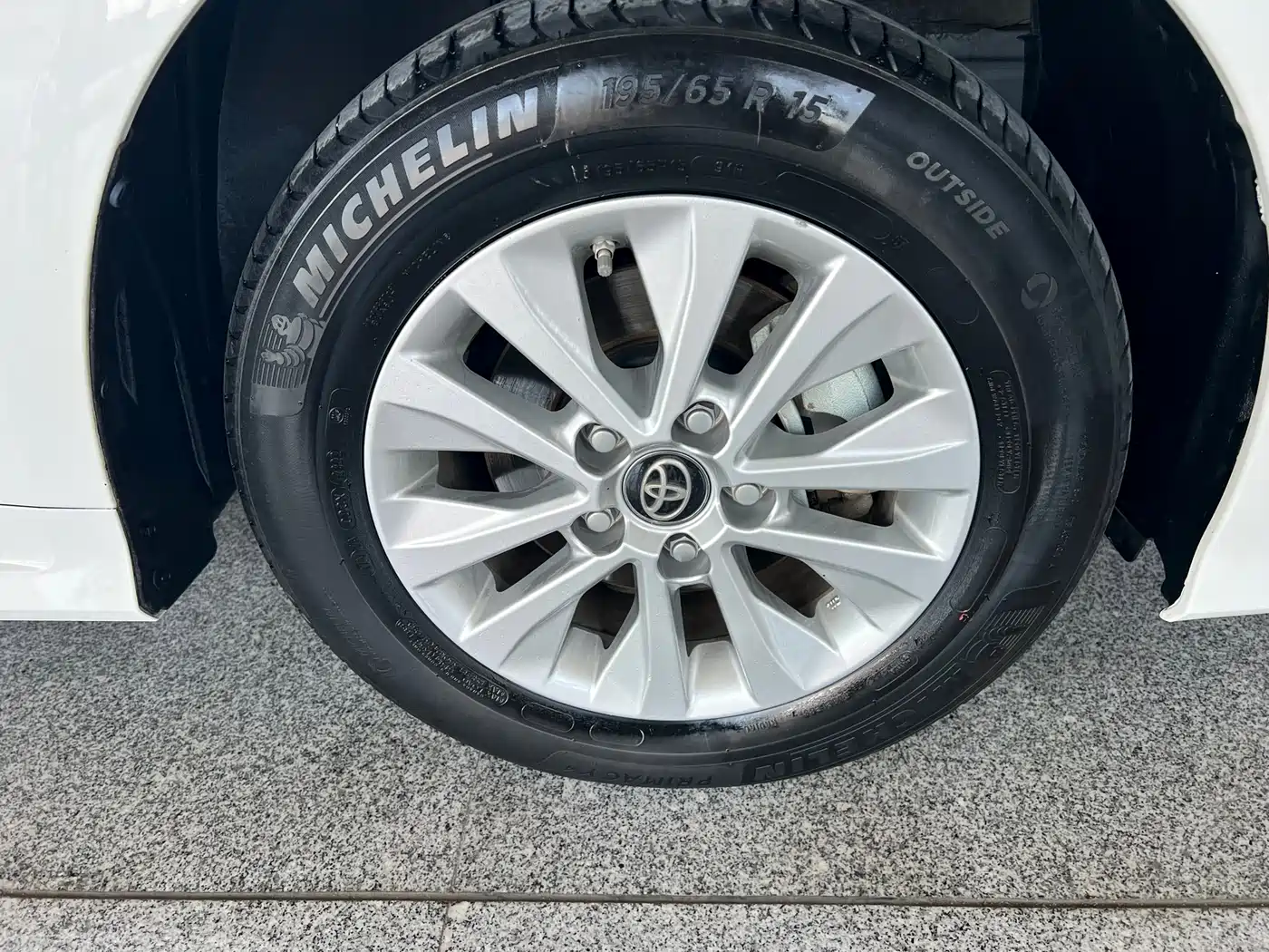 Toyota Corolla 2022 Hybrid 1.8L E-CVT Pioneer Edition фото 13