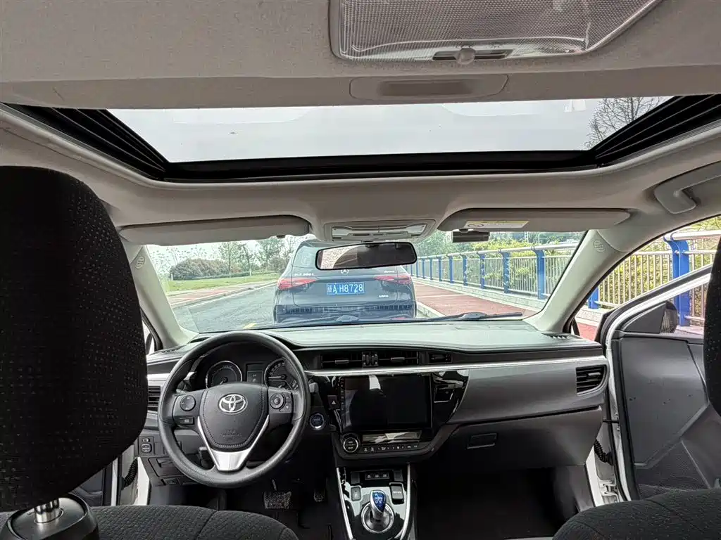 Toyota Levin 2016 Hybrid 1.8H GS E-CVT Elite фото 8