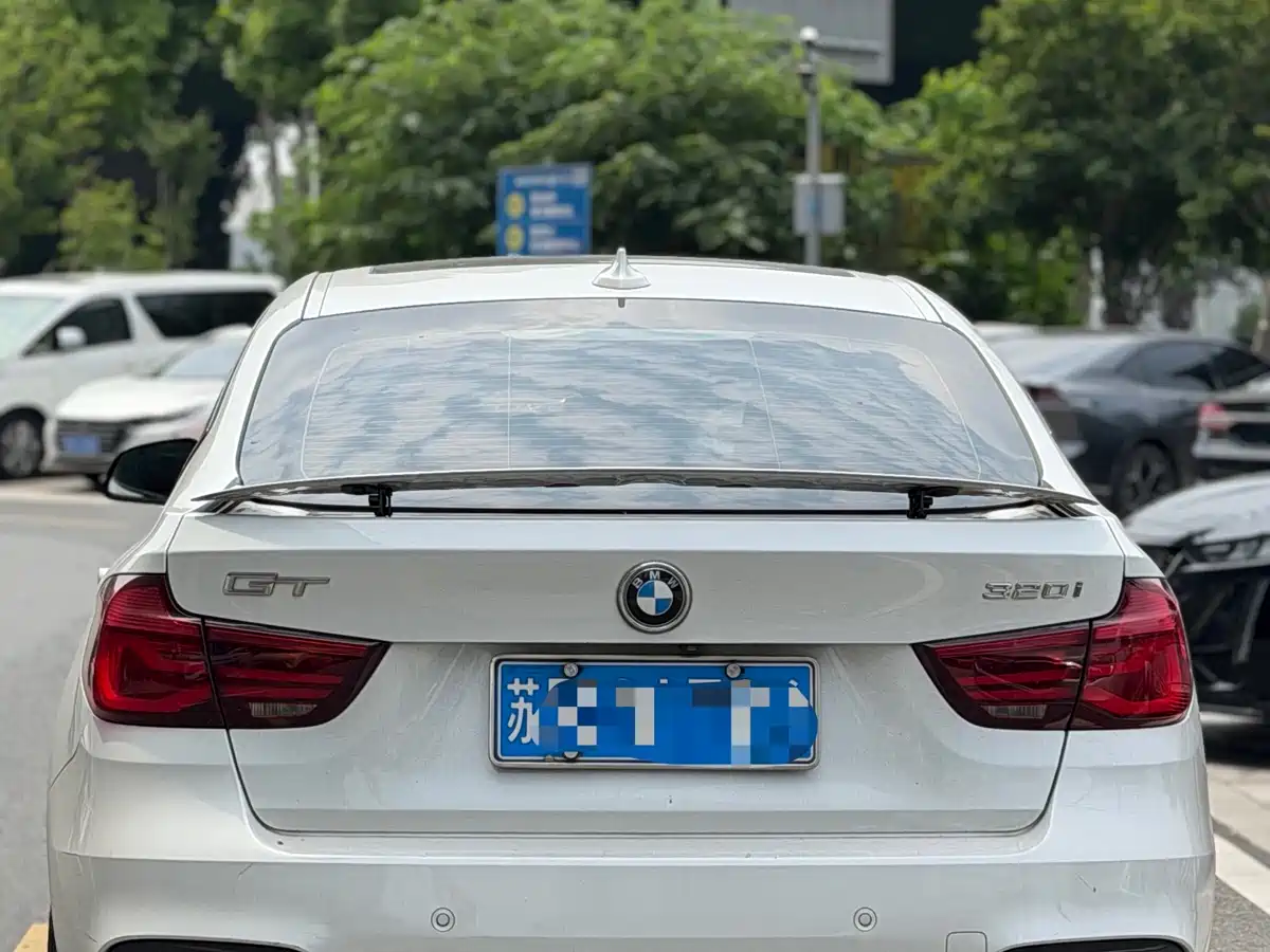 BMW 3 Series GT 2018 320i M Sport фото 3