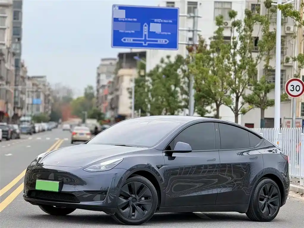 TESLA MODEL Y