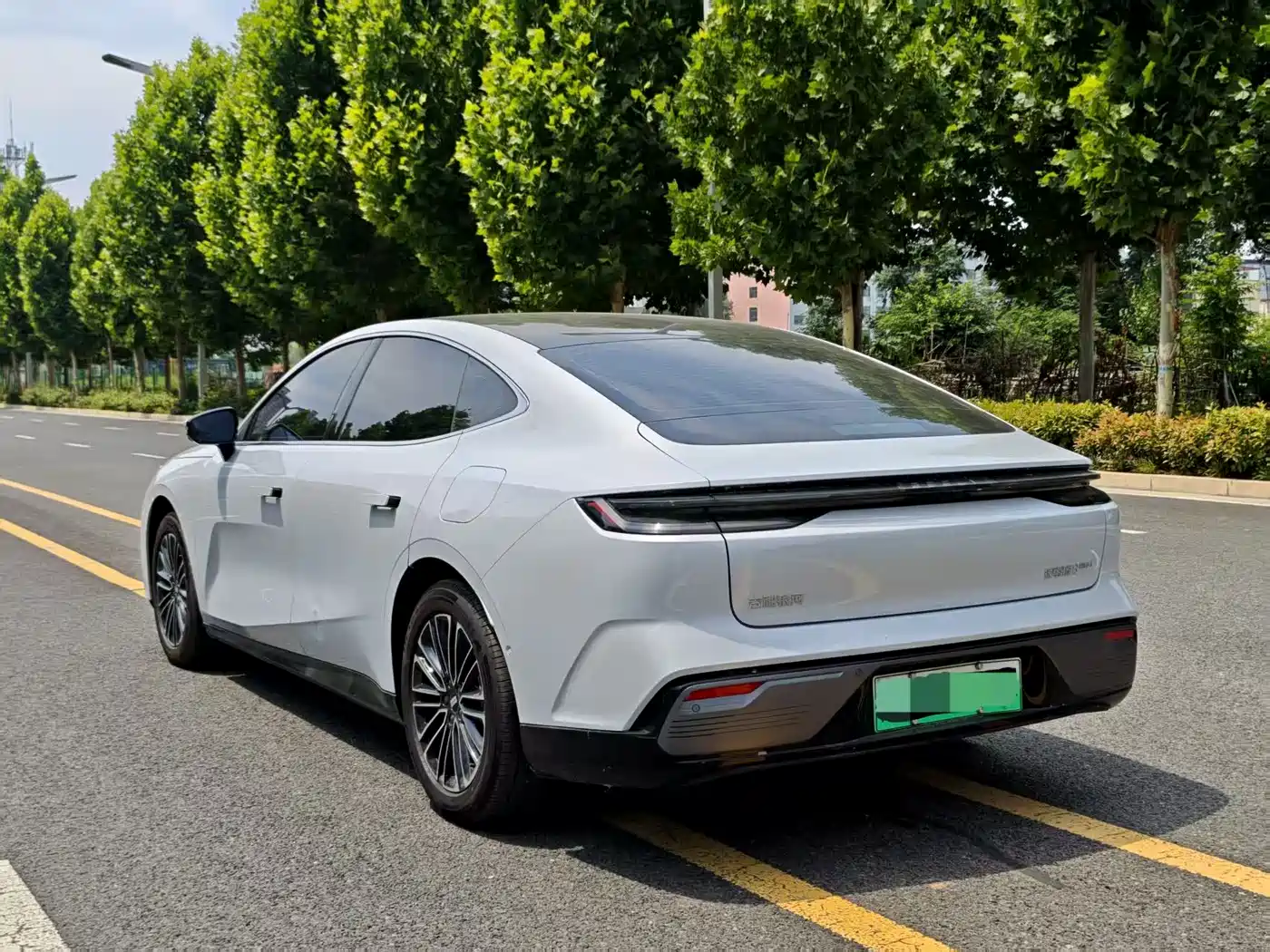 Geely Galaxy Galaxy Xingyao 8 2025 130km EM-i Premium Edition фото 9