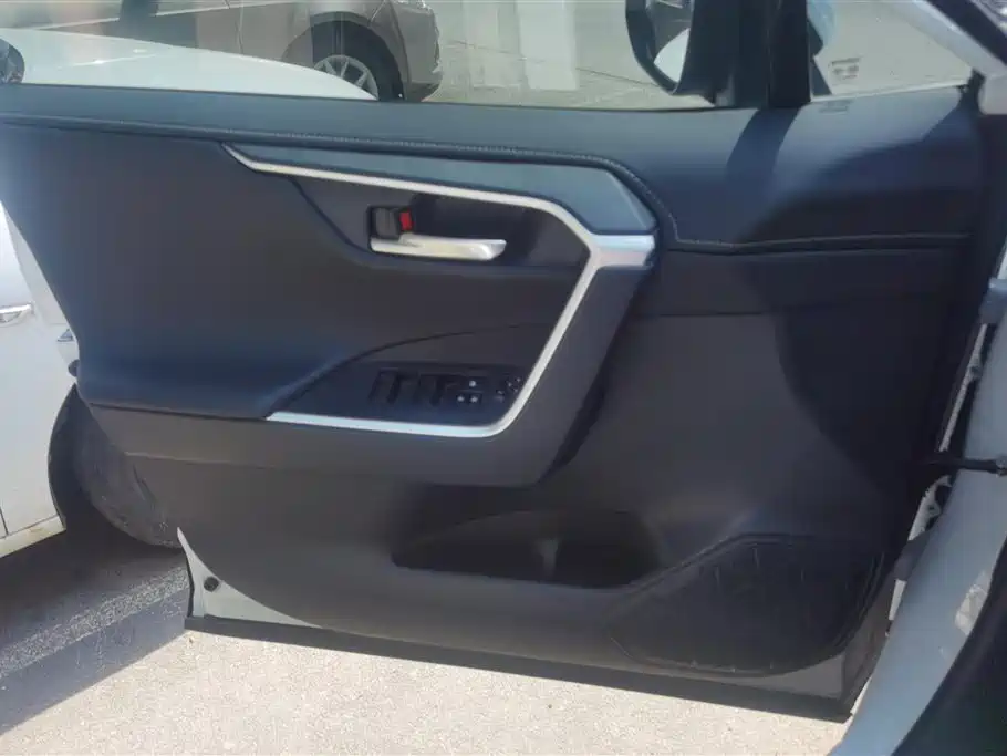 Toyota RAV4 Rongfang 2023 2.0L CVT FWD Style Plus Edition фото 7