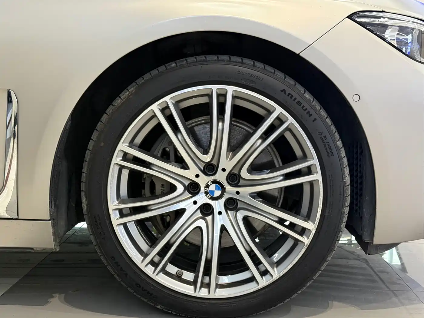 Фото 18 - BMW 7 Series