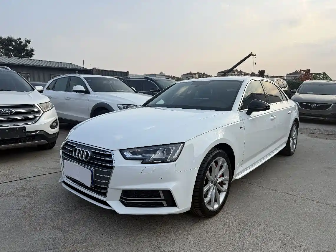 Audi A4L, 2018 год