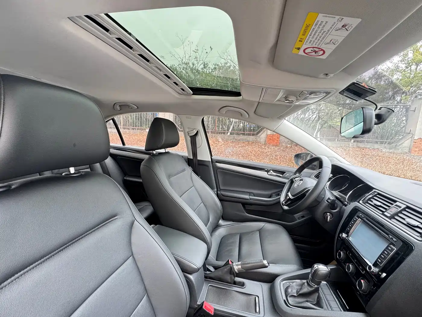 Volkswagen Sagitar 2015 1.6L Automatic Comfort фото 14