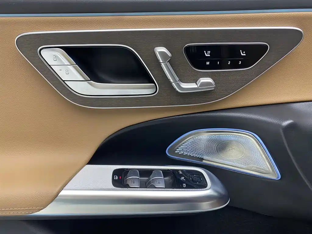 Mercedes-Benz E-Class 2024 E 300 L Fashion фото 26