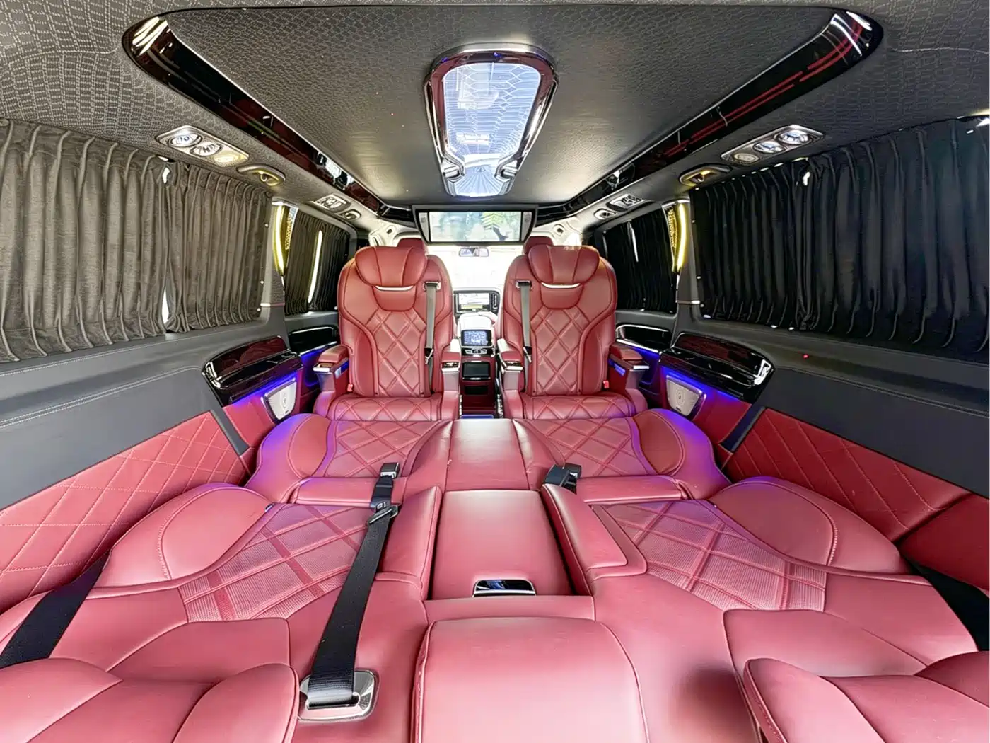 Mercedes-Benz Vito 2024 2.0T Business 7-Seater фото 10
