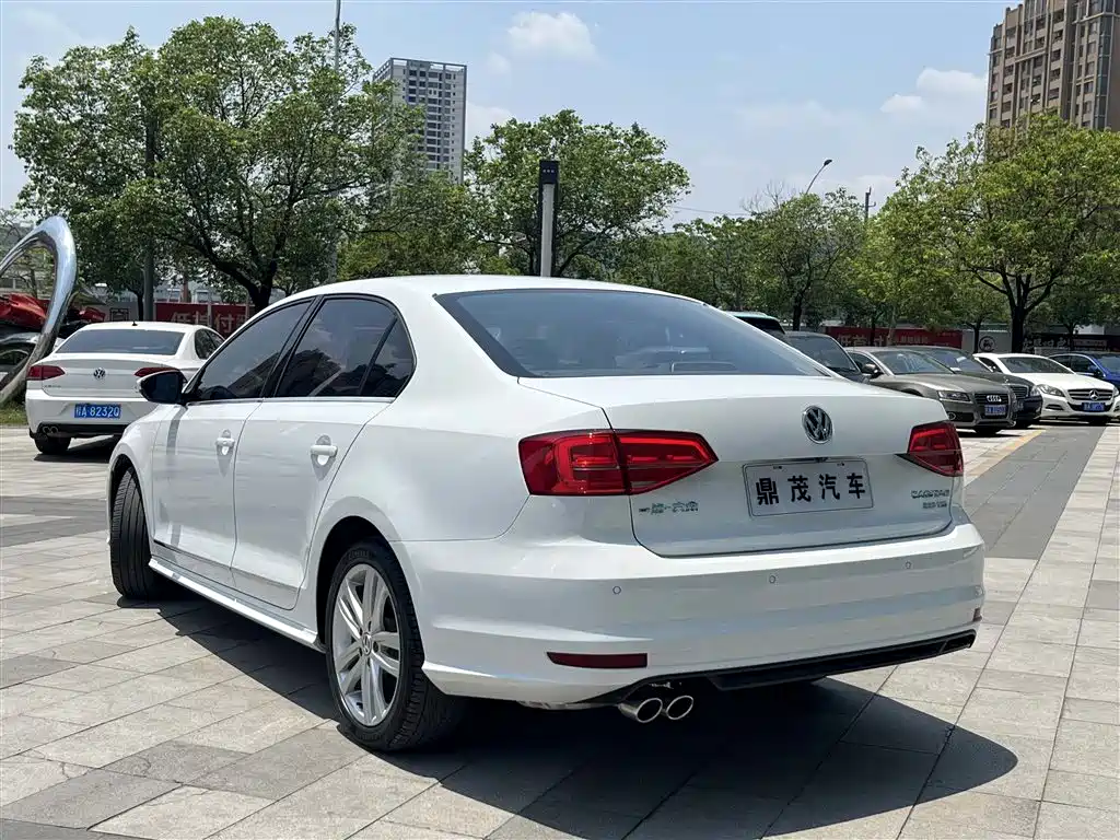 Volkswagen Sagitar 2018 280TSI DSG Spark Edition фото 8