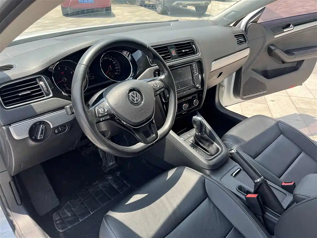Volkswagen Sagitar 2018 280TSI DSG Spark Edition фото 10