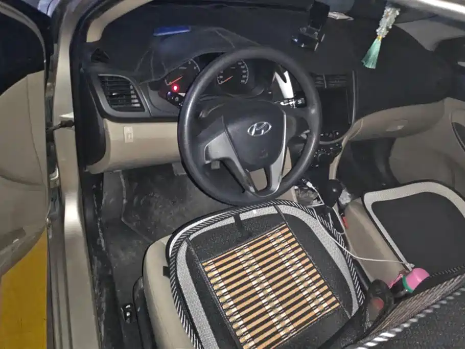 Hyundai Verna 2014 1.4L Automatic Smart GLS фото 12