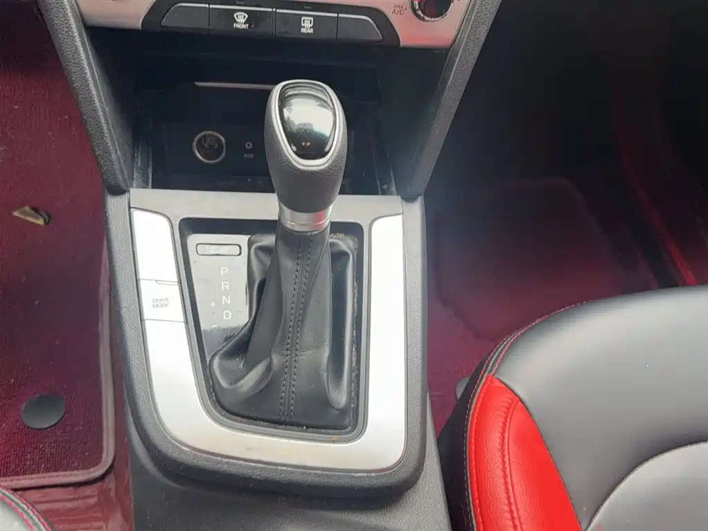 Hyundai Elantra 2016 Model 1.6L Automatic Smart Elite фото 11