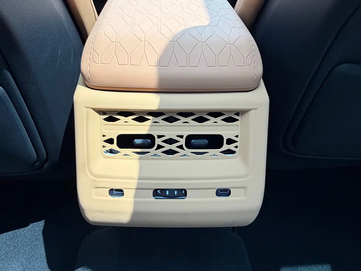 Lexus ES 2026 2025 Model 300h Base Version