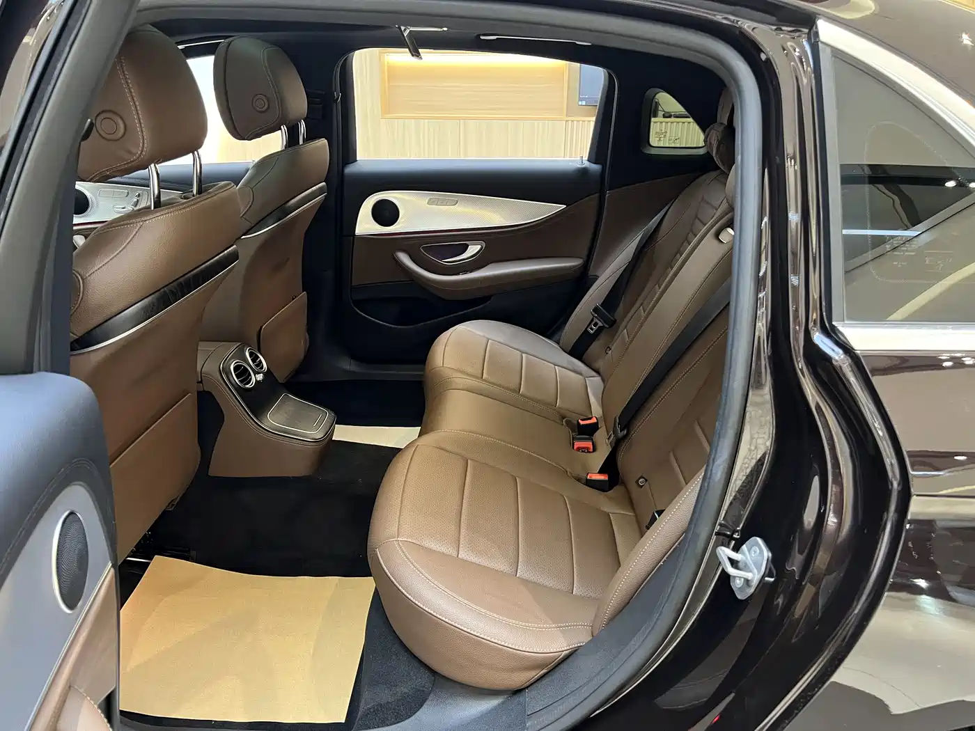 Mercedes-Benz E-Class 2023 E 300 L Sport Fashion фото 8