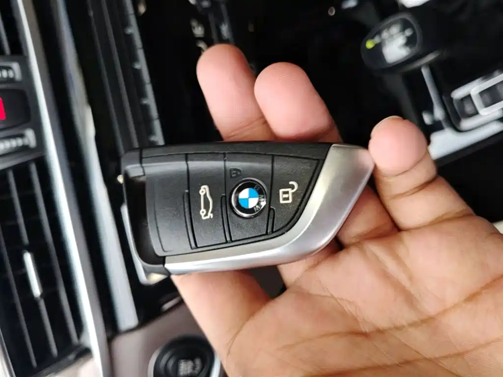 BMW X1 2018 sDrive18Li Premium Model фото 9